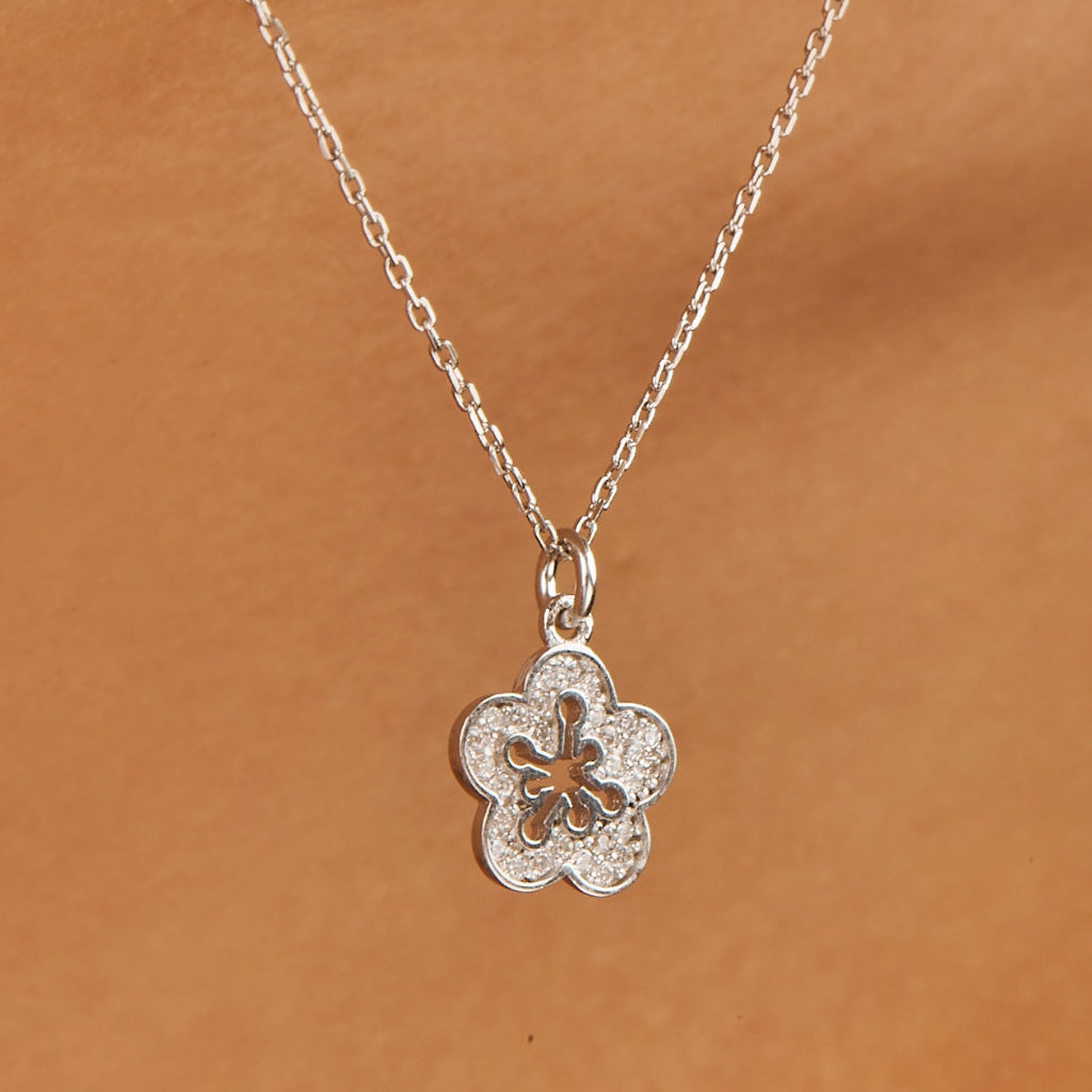 Bloomy Shine Çiçek Kolye