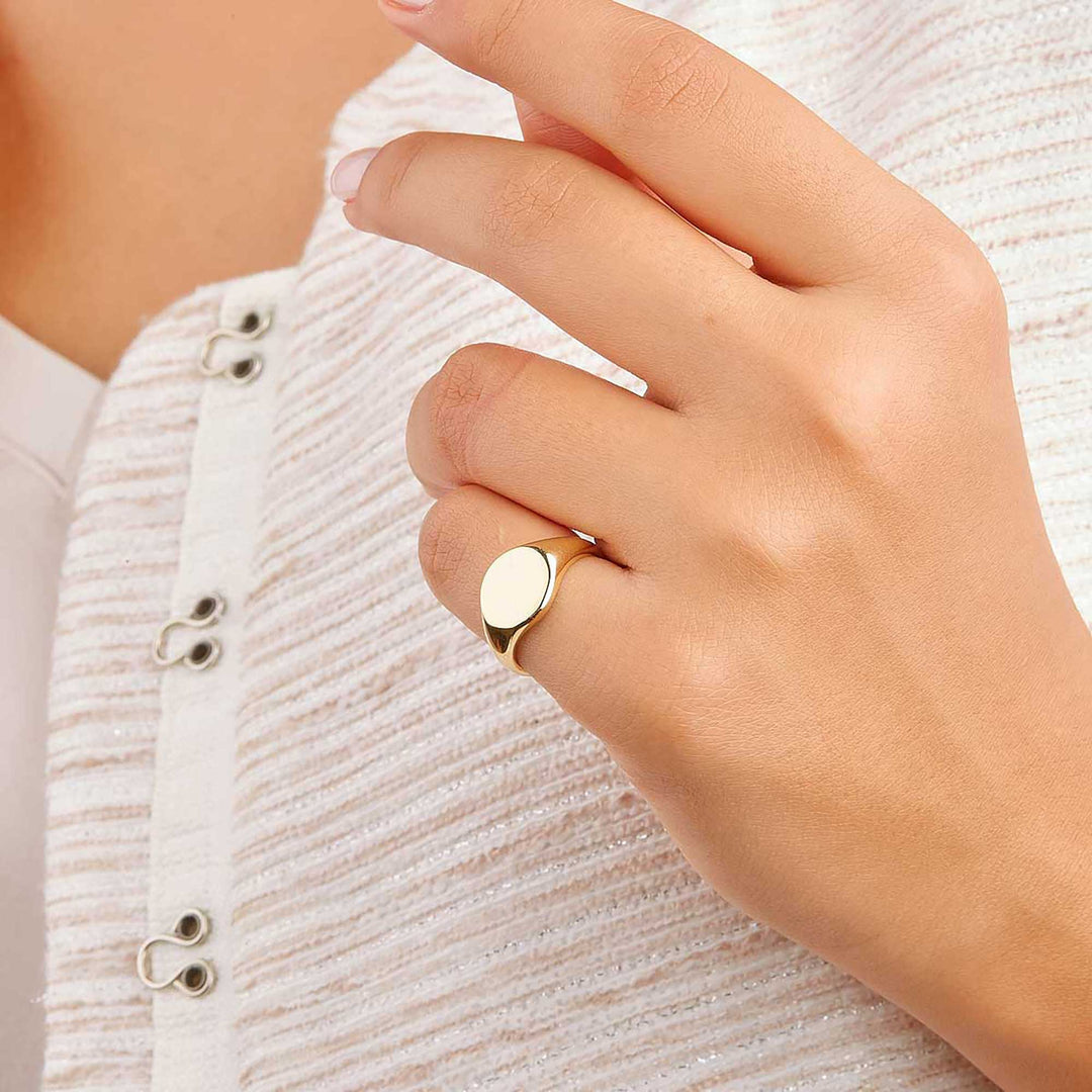 Dareen Bold Round Signet Ring