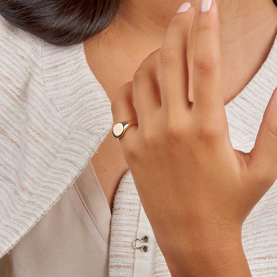 Dareen Bold Round Signet Ring