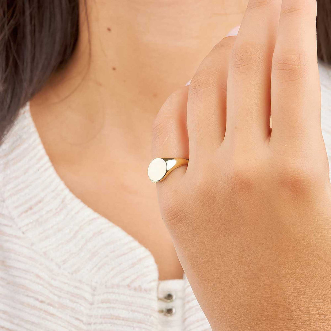 Dareen Bold Round Signet Ring