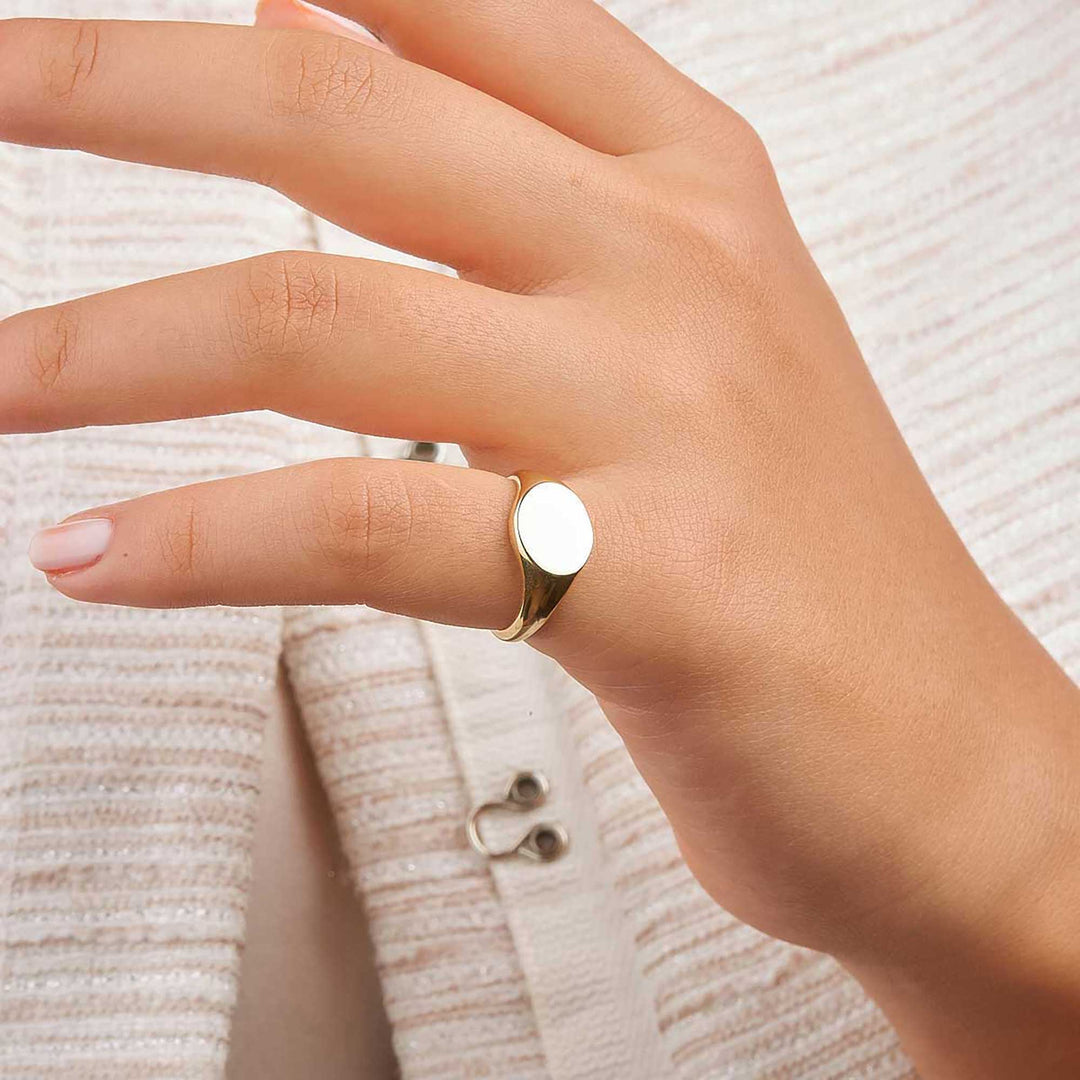 Dareen Bold Round Signet Ring