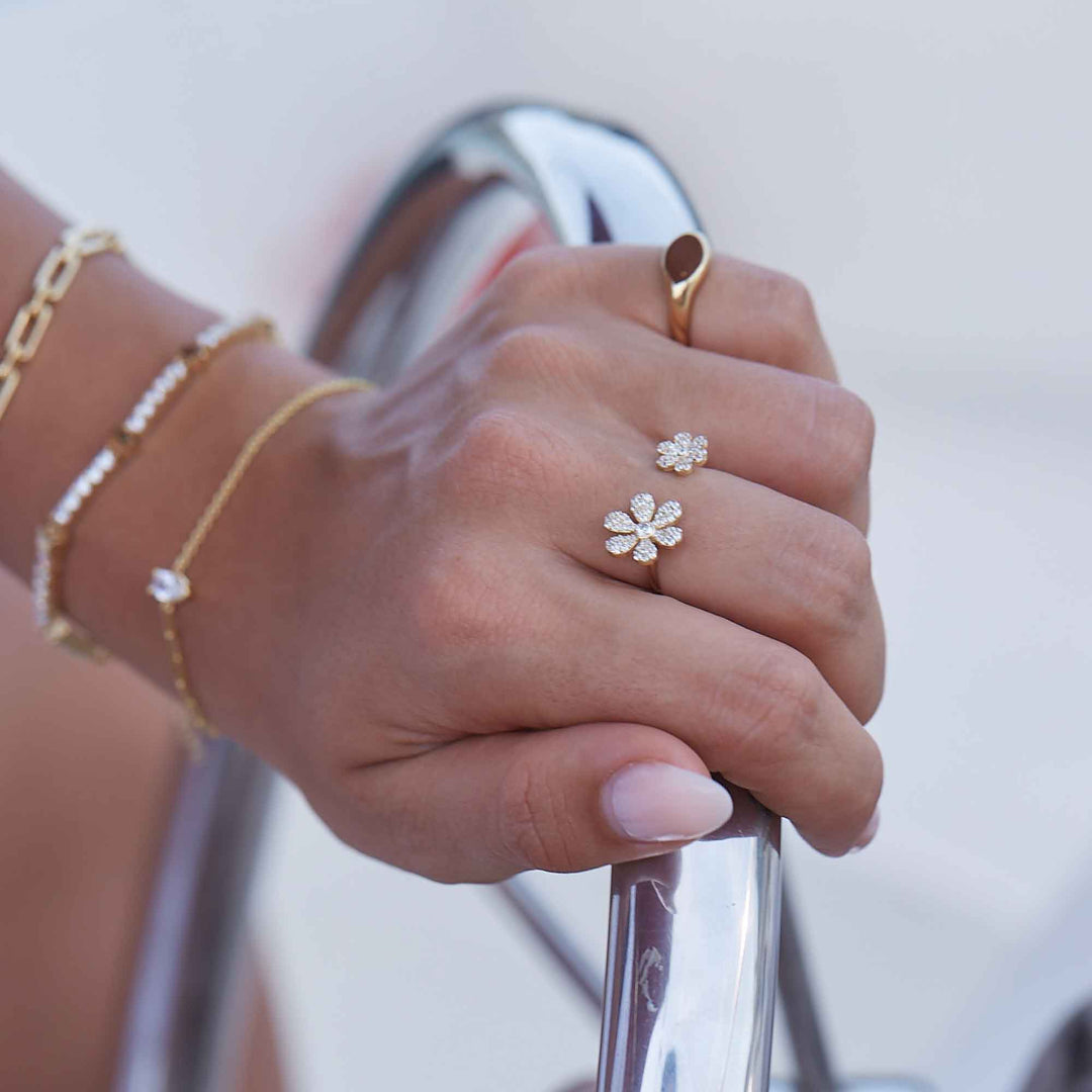 Dareen Bold Round Signet Ring