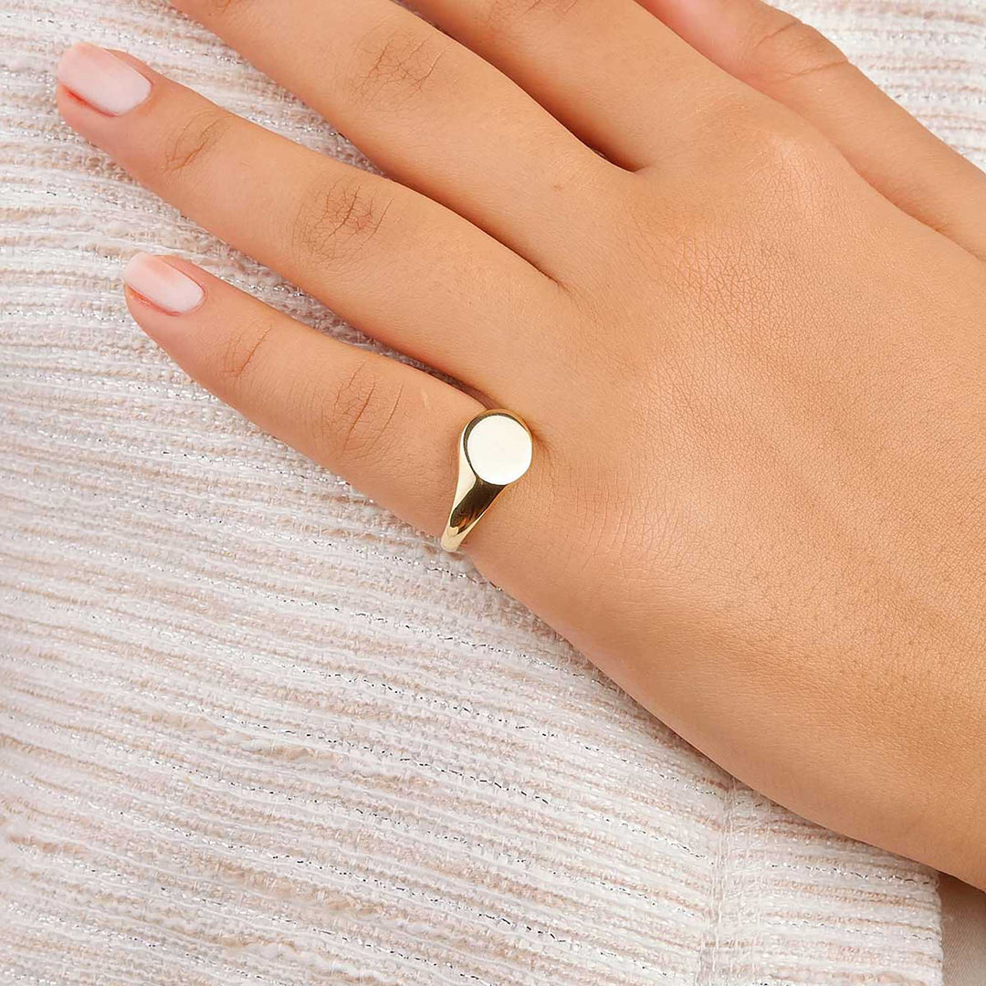 Dareen Bold Round Signet Ring