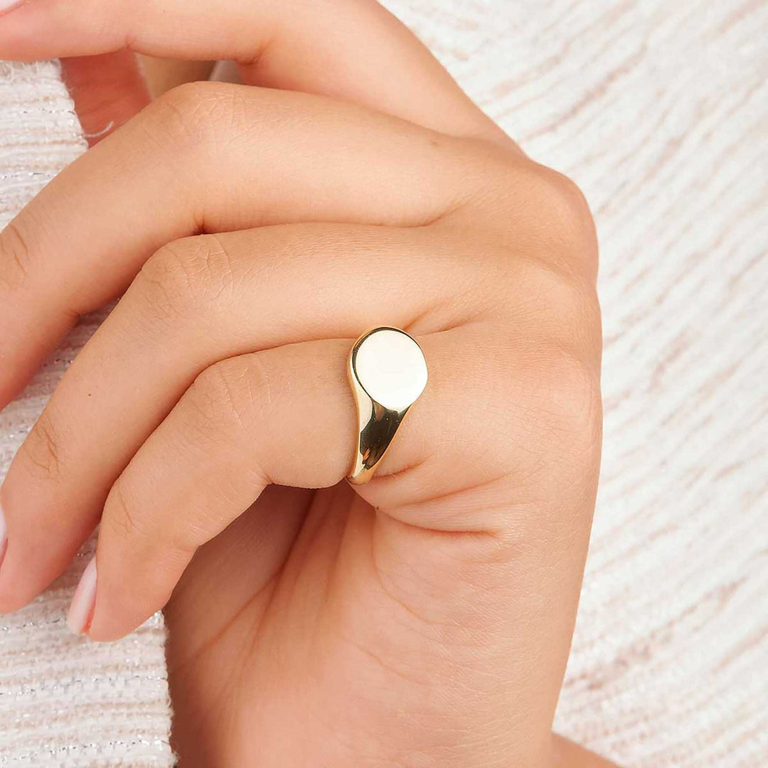 Dareen Bold Round Signet Ring