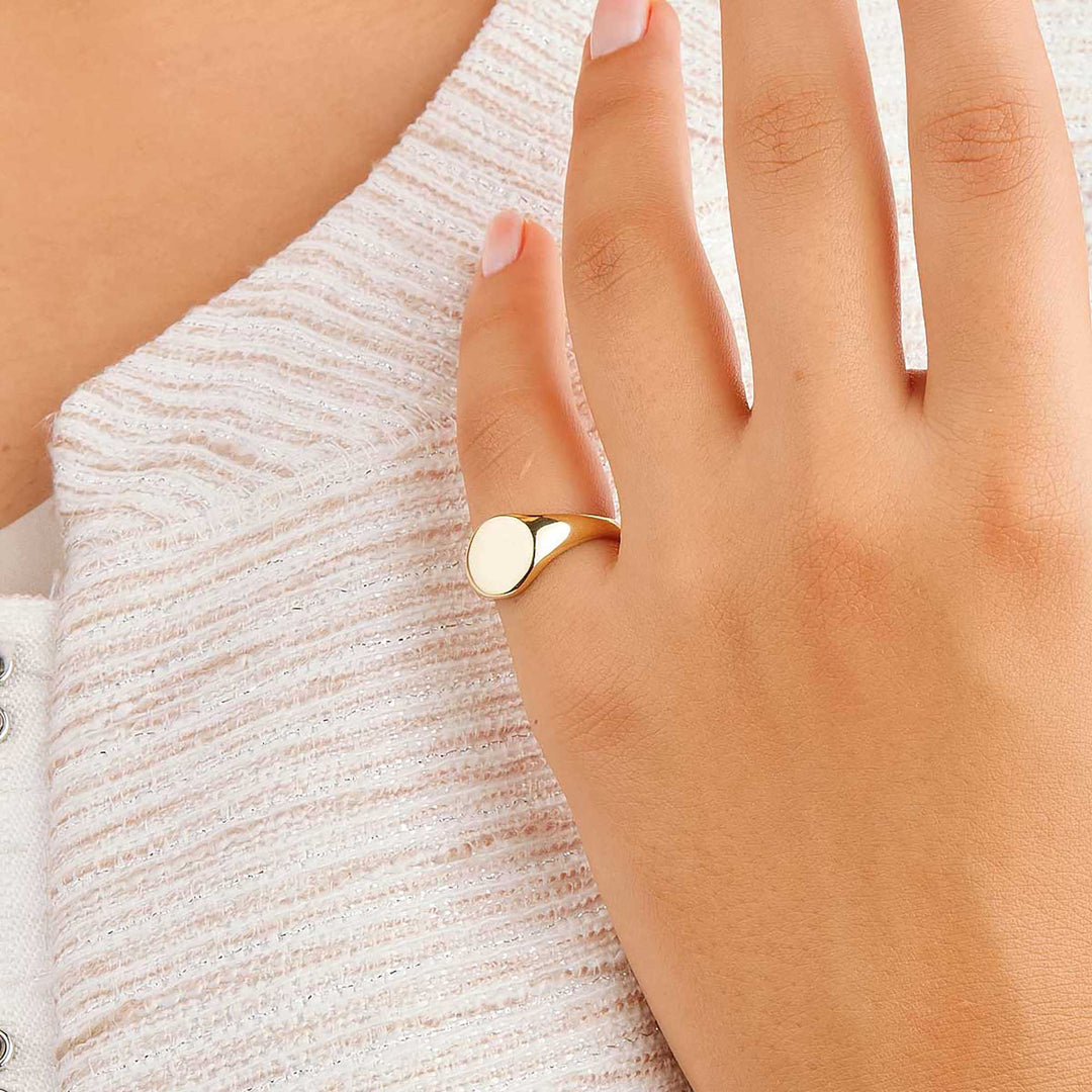 Dareen Bold Round Signet Ring