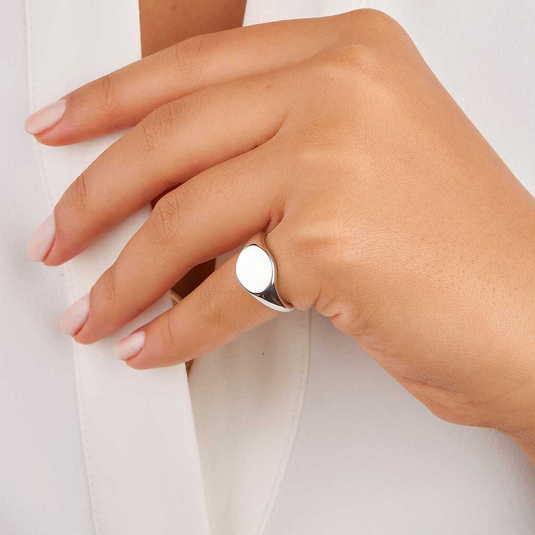Dareen Bold Round Signet Ring