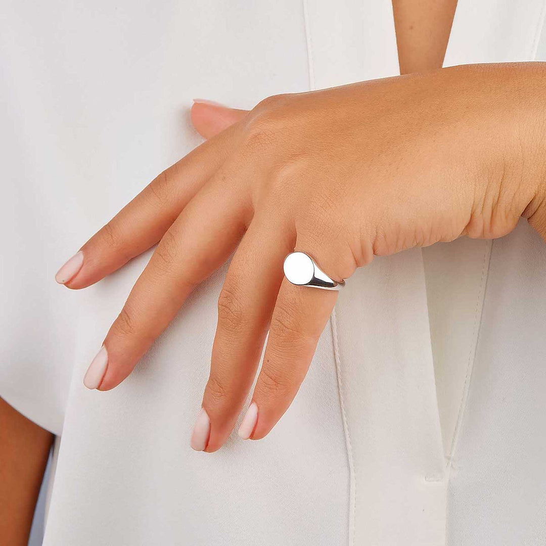 Dareen Bold Round Signet Ring