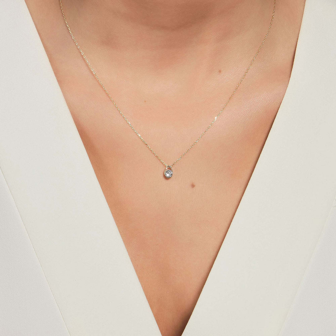 Paril Pear Shape Diamond Pendant Necklace
