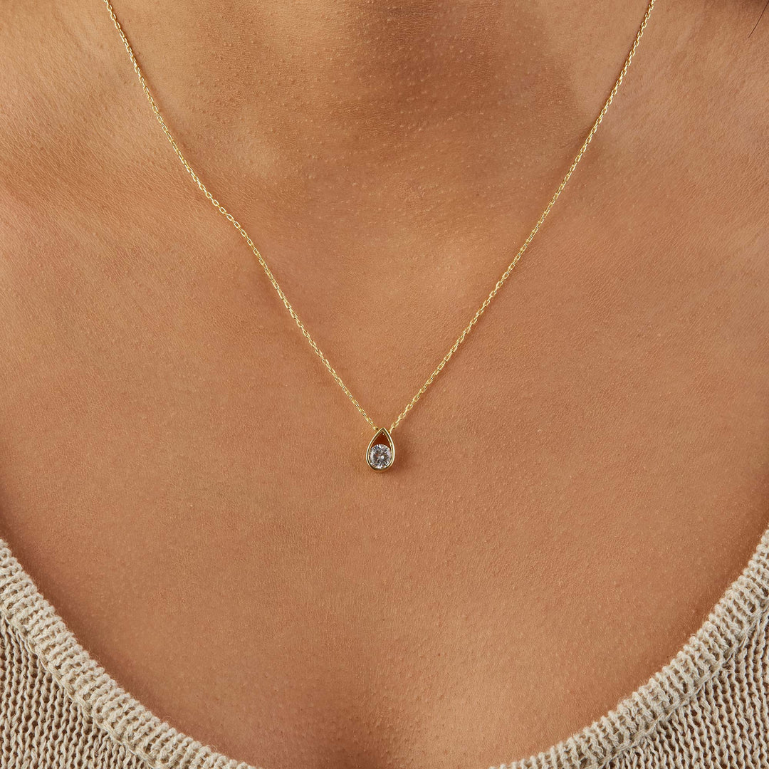 Paril Pear Shape Diamond Pendant Necklace