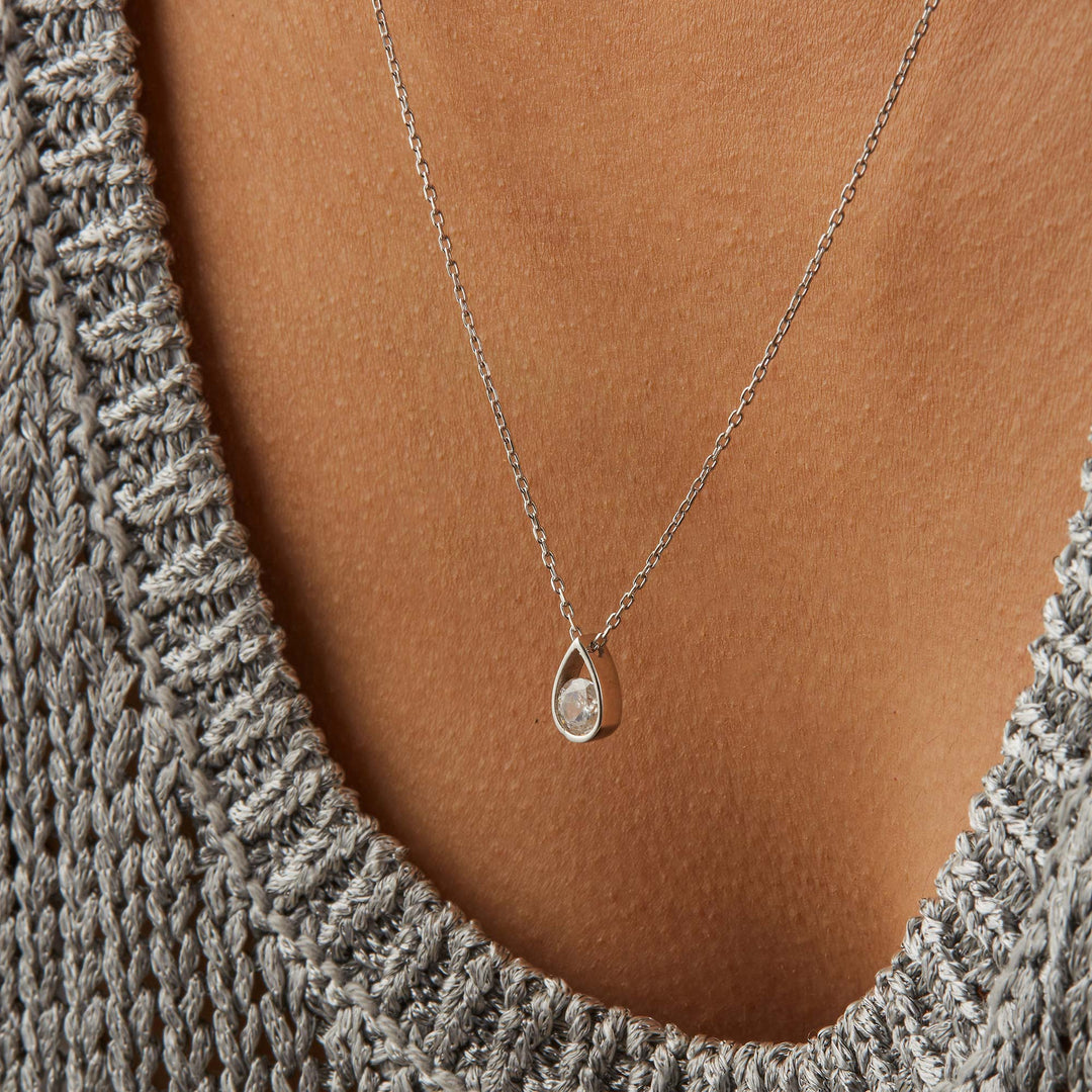 Paril Pear Shape Diamond Pendant Necklace