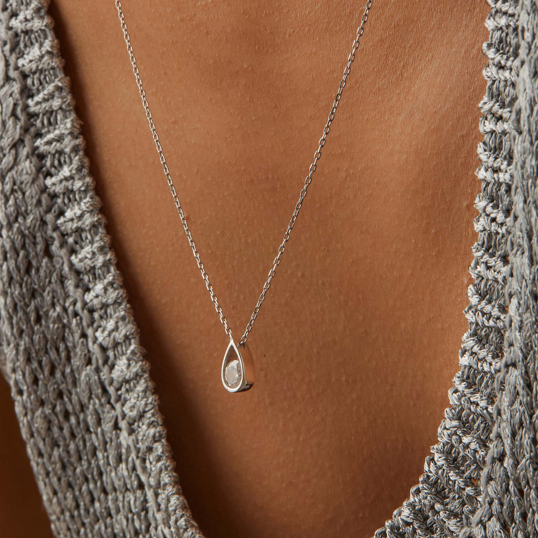 Paril Pear Shape Diamond Pendant Necklace