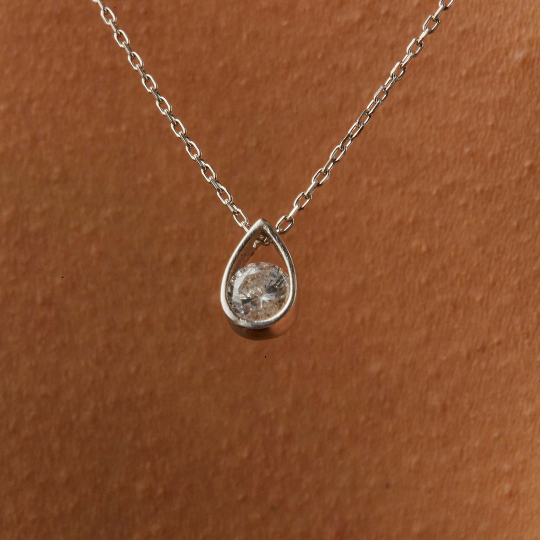 Paril Pear Shape Diamond Pendant Necklace