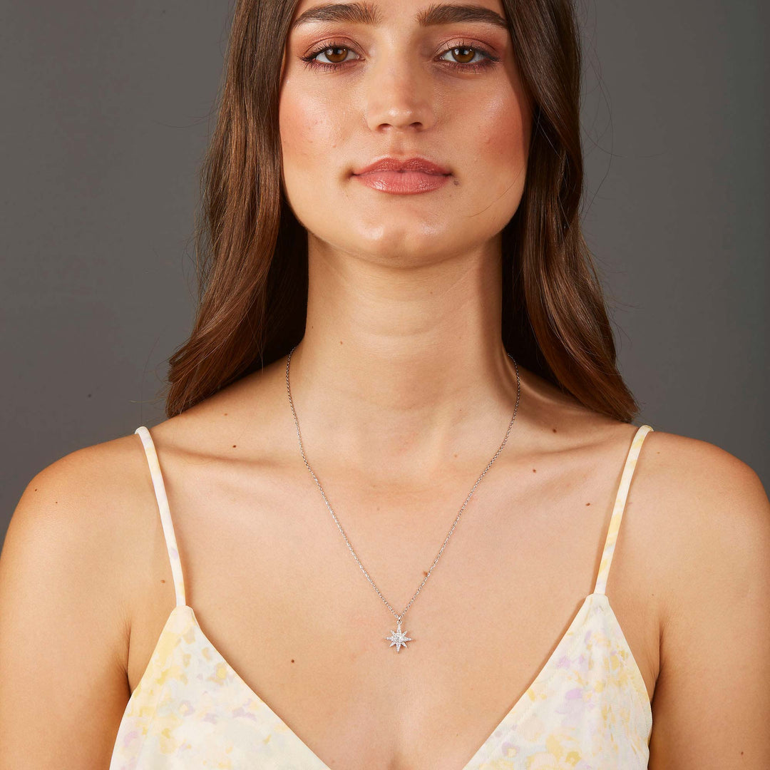 Carmen Kuzey Yıldızı Kolye