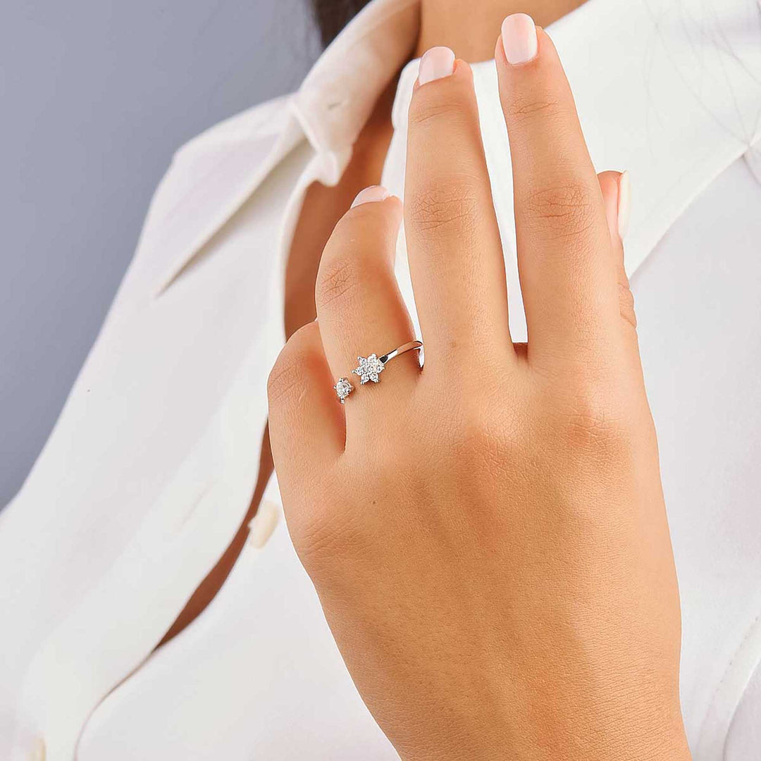 Nil Diamond Flower Open Ring