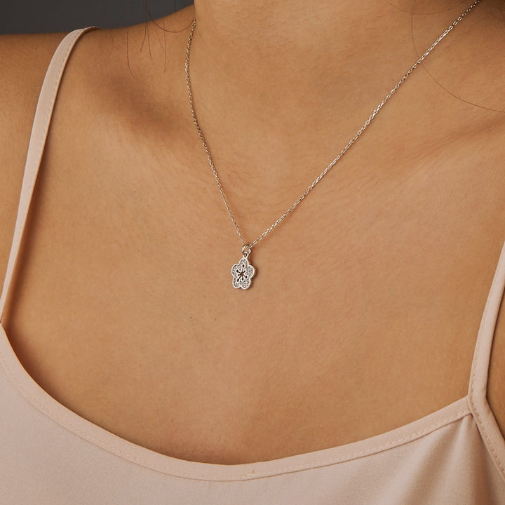 Bloomy Shine Pendant Necklace