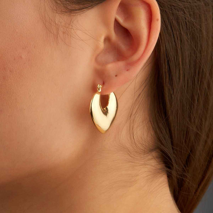 An Puffy Huggie Earrings