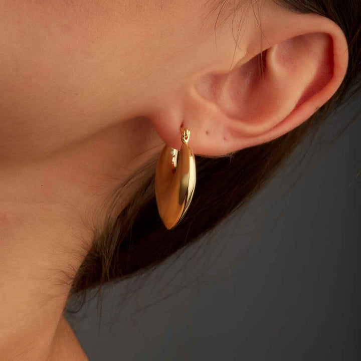 An Puffy Huggie Earrings