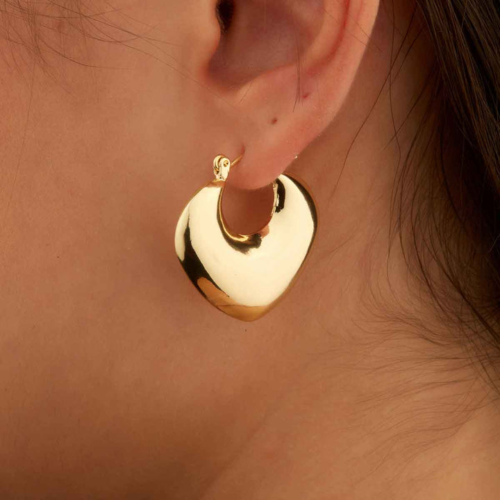 An Puffy Huggie Earrings