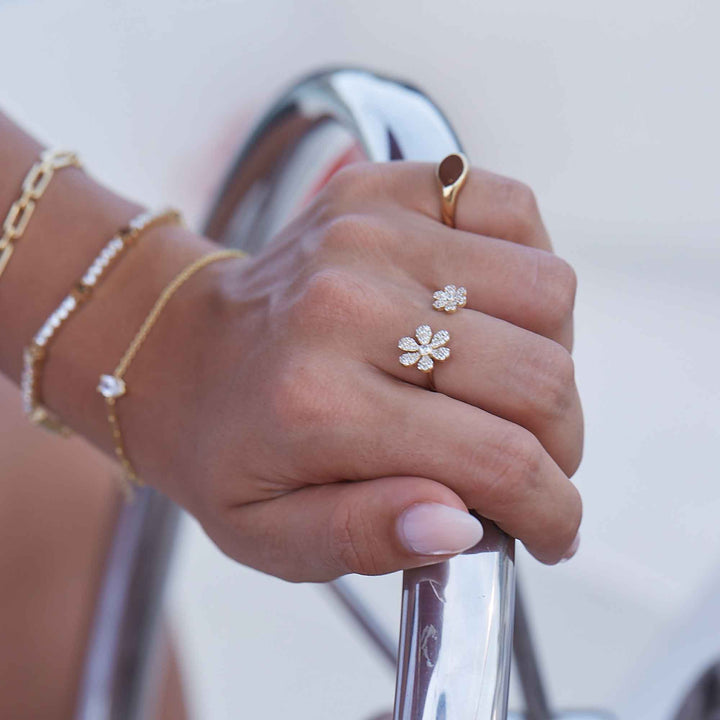 Dareen Bold Round Signet Ring
