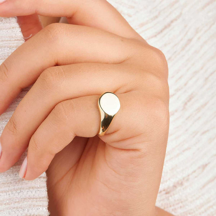 Dareen Bold Round Signet Ring