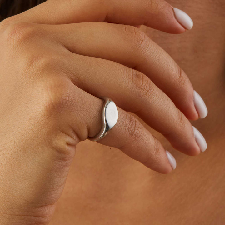 Dareen Round Signet Ring