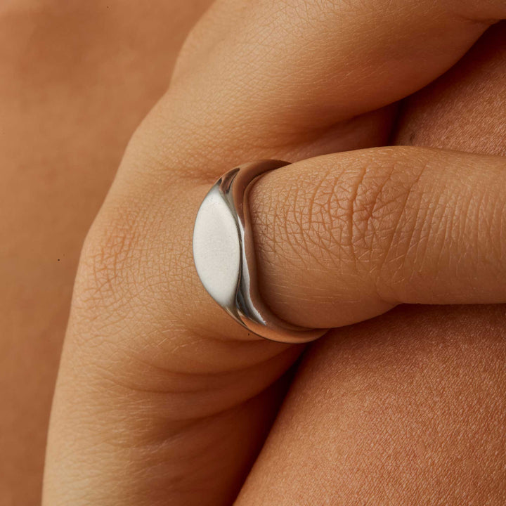 Dareen Round Signet Ring