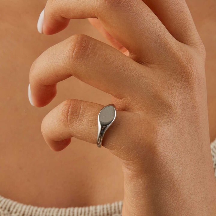 Dareen Round Signet Ring