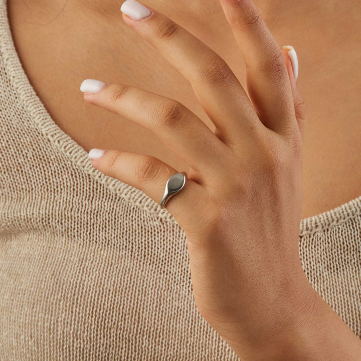 Dareen Round Signet Ring