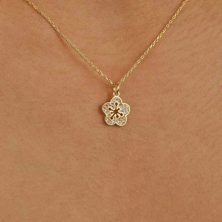Bloomy Shine Pendant Necklace