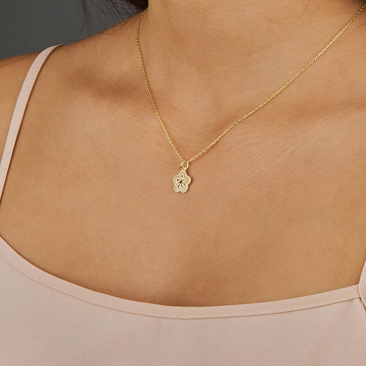 Bloomy Shine Pendant Necklace