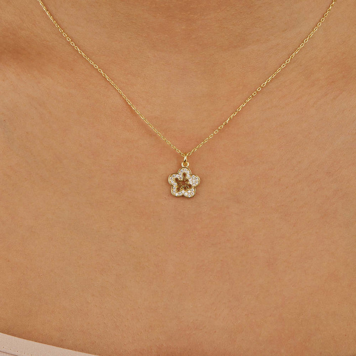 Bloomy Shine Pendant Necklace