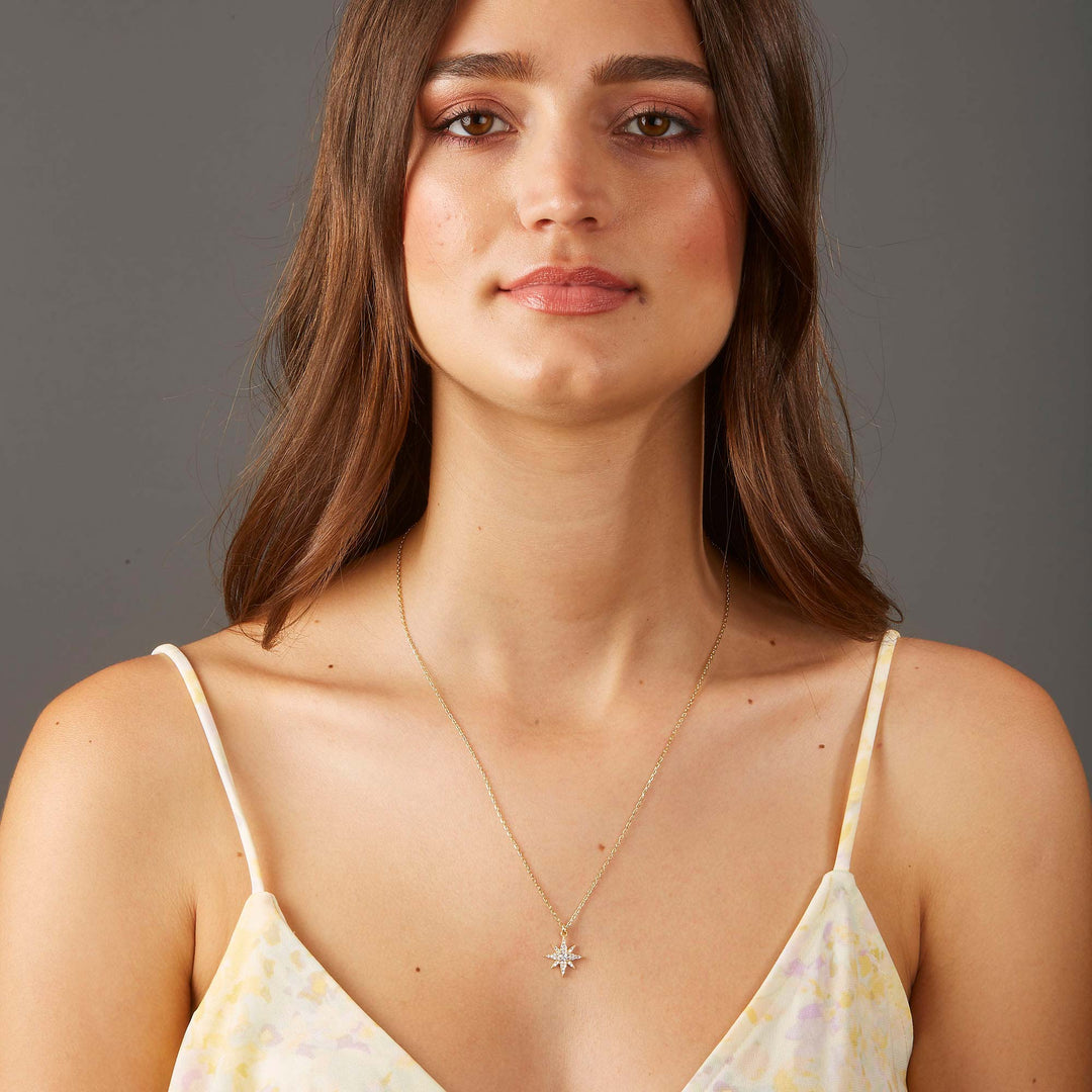 Carmen Kuzey Yıldızı Kolye